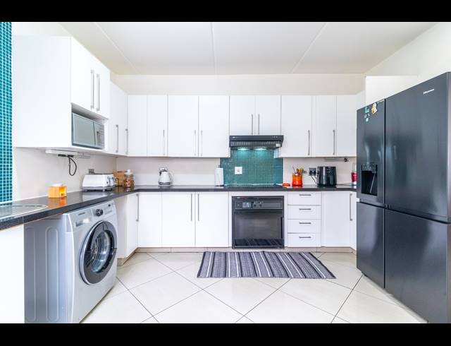 3 BEDROOM TOWNHOUSE FOR SALE IN GLENVISTA